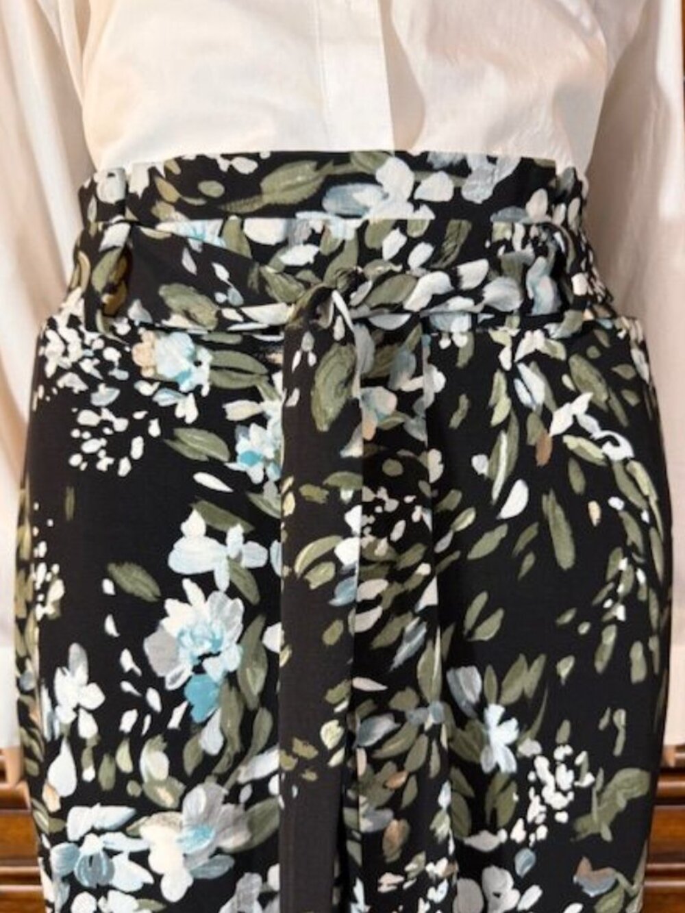 White House Black Market Aqua Floral Pleat Waist Belted 'The Tapered Ankle' Pant - Picture 6 of 13